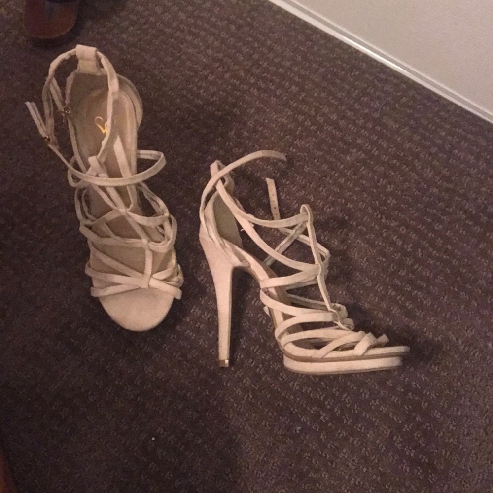 Strappy heel